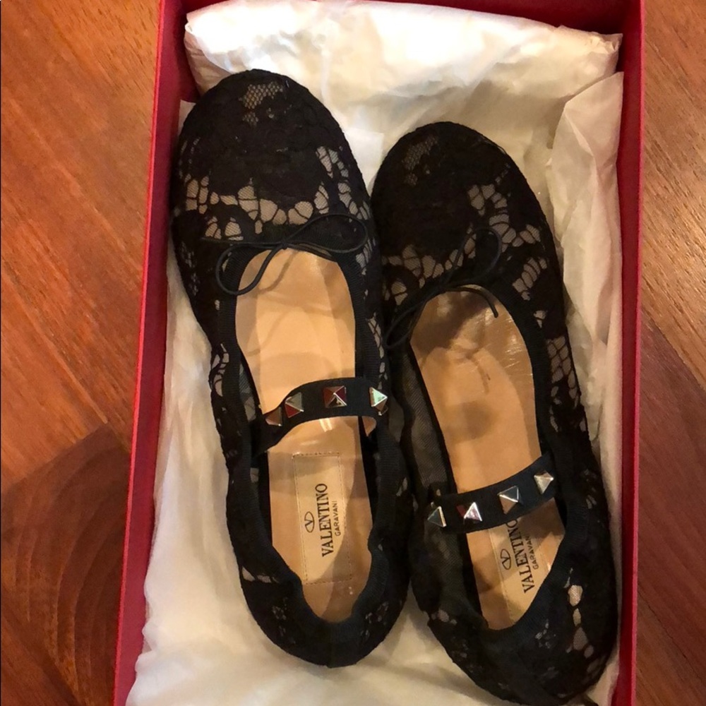 Gorgeous Valentino lace flats 6.5